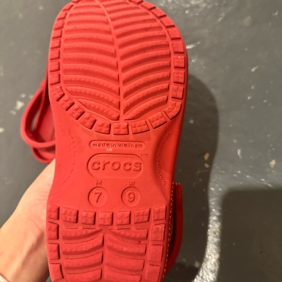 Red crocs - M7 W9 - Picture 5 of 6